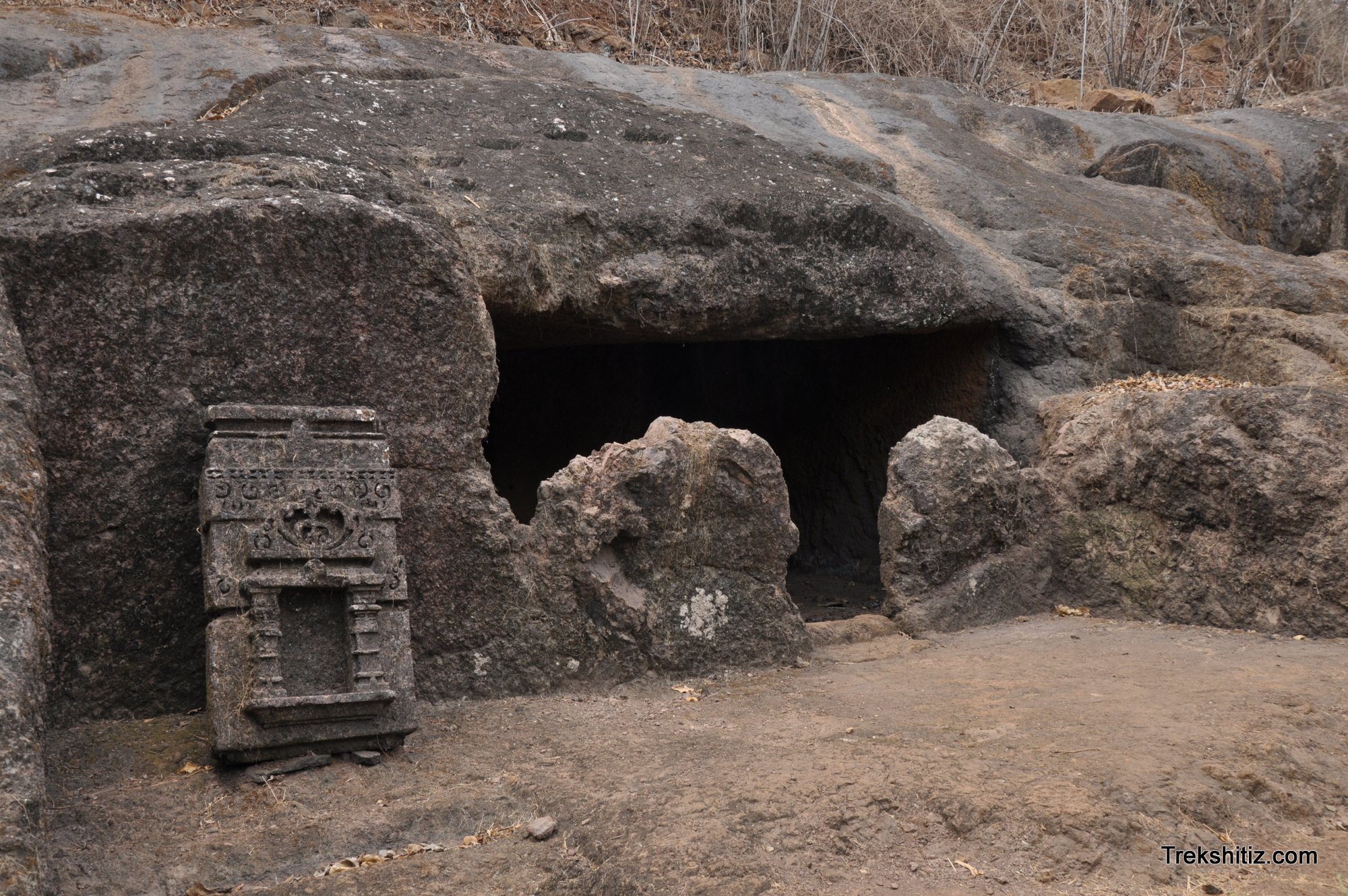Panhalekaji cave at bottom of fort